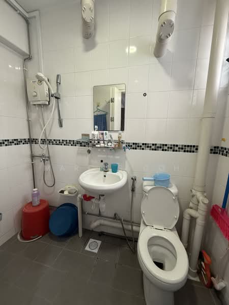 209 Tampines Street 21, 209 Tampines Street 21, 3 Bedrooms, 1,119 sqft, HDB Flat For Sale, by Marcus Goh, 500134105 - Bathroom - PropertyGuru.com.sg