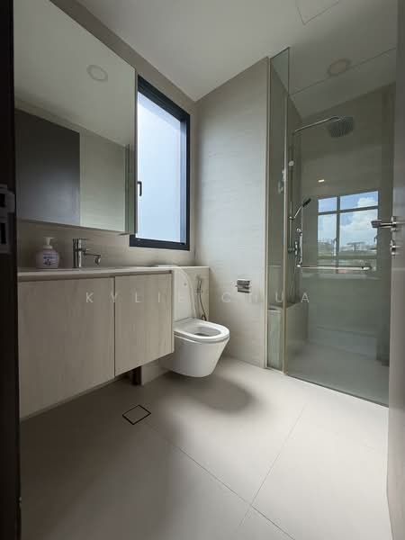 Casa Al Mare, 75 Jalan Loyang Besar, 3 Bedrooms, 1,098 sqft, Apartment For Sale, by Kylie Chua, 500134110 - Bathroom - PropertyGuru.com.sg