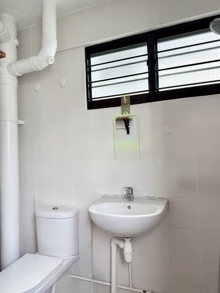 449 Tampines Street 42, 449 Tampines Street 42, 3 Bedrooms, 84 sqft, HDB Flat For Rent, by Elson Lee, 500134111 - Bathroom - PropertyGuru.com.sg