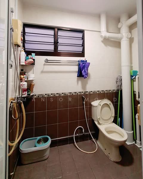 370 Bukit Batok Street 31, 370 Bukit Batok Street 31, 3 Bedrooms, 1,119 sqft, HDB Flat For Sale, by Mansor Mohd, 500134118 - Bathroom - PropertyGuru.com.sg