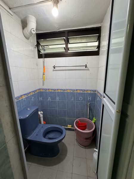 209 Boon Lay Place, 209 Boon Lay Place, 2 Bedrooms, 699 sqft, HDB Flat For Sale, by Azhar Johar, 500134120 - Bathroom - PropertyGuru.com.sg