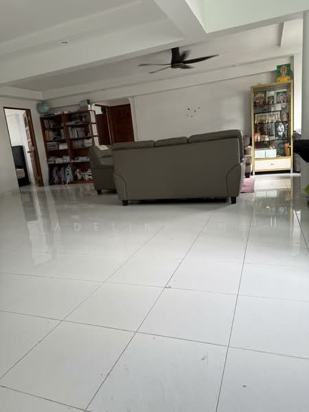165 Tampines Street 12, 165 Tampines Street 12, Pasir Ris / Tampines, 3 Bedrooms, 1,432 sqft, HDB Flat For Sale, by Adeline Ong, 500134130 - Living Room - PropertyGuru.com.sg