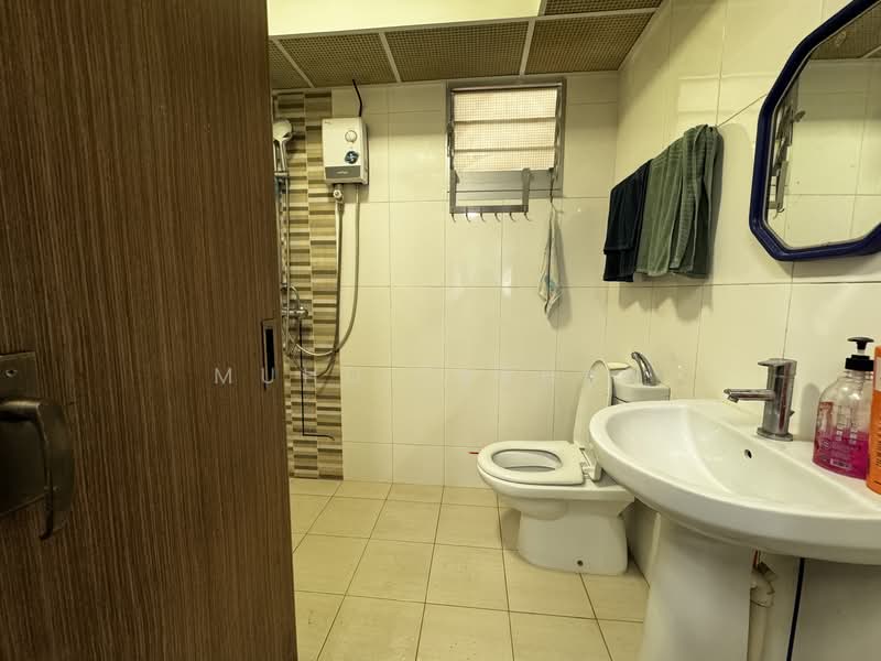 409C Northshore Drive, 409C Northshore Drive, 3 Bedrooms, 1,011 sqft, HDB Flat For Sale, by Muhd Farhan, 500134165 - Bathroom - PropertyGuru.com.sg