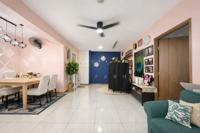 409C Northshore Drive, 409C Northshore Drive, 3 Bedrooms, 1,011 sqft, HDB Flat For Sale, by Muhd Farhan, 500134165 - Living Room - PropertyGuru.com.sg
