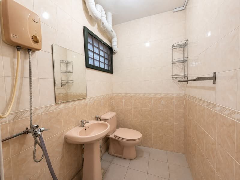 360 Tampines Street 34, 360 Tampines Street 34, 3 Bedrooms, 1,291 sqft, HDB Flat For Sale, by Adi Mesti Jadi, 500134179 - Bathroom - PropertyGuru.com.sg