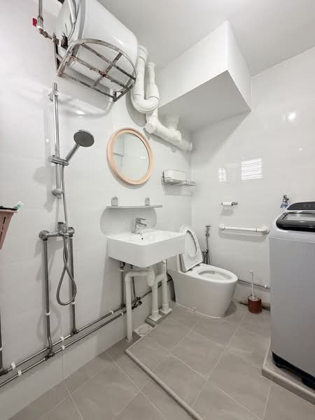 104 Spottiswoode Park Road, 104 Spottiswoode Park Road, Room Rental, 200 sqft, HDB Flat For Rent, by Evangeline Yeong, 500134180 - Bathroom - PropertyGuru.com.sg