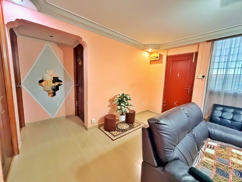 348 Bukit Batok Street 34, 348 Bukit Batok Street 34, 3 Bedrooms, 904 sqft, HDB Flat For Sale, by Liew Derrick, 500134185 - Living Room - PropertyGuru.com.sg