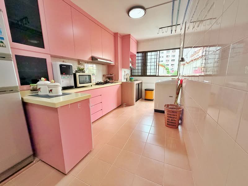 348 Bukit Batok Street 34, 348 Bukit Batok Street 34, 3 Bedrooms, 904 sqft, HDB Flat For Sale, by Liew Derrick, 500134185 - Kitchen - PropertyGuru.com.sg