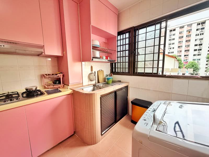 348 Bukit Batok Street 34, 348 Bukit Batok Street 34, 3 Bedrooms, 904 sqft, HDB Flat For Sale, by Liew Derrick, 500134185 - Kitchen - PropertyGuru.com.sg