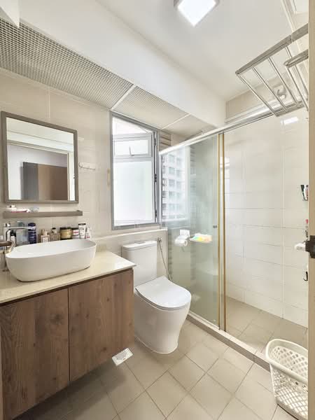 477B Upper Serangoon View, 477B Upper Serangoon View, 3 Bedrooms, 1,206 sqft, HDB Flat For Sale, by Lilian Huang 黄丽莲, 500134191 - Bathroom - PropertyGuru.com.sg