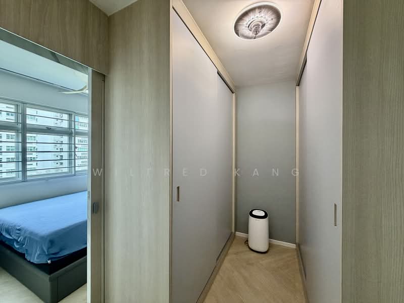 454 Yishun Street 41, 454 Yishun Street 41, 3 Bedrooms, 1,001 sqft, HDB Flat For Sale, by Wilfred Kang, 500134193 - Master Bedroom Wardrobe - PropertyGuru.com.sg