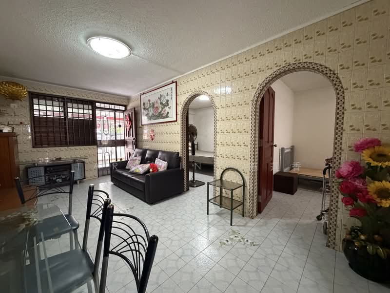 23 Toa Payoh East, 23 Toa Payoh East, 3 Bedrooms, 700 sqft, HDB Flat For Sale, by Tara Ting 陈莲香, 500134194 - Living Room - PropertyGuru.com.sg
