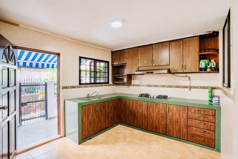 1KM to Tao Nan Daily Open House @ Lor Stangee, Lorong Stangee East Coast Road Still Road, 4 Bedrooms, 2,000 sqft, Terraced House For Sale, by Razak ., 500134203 - Kitchen - PropertyGuru.com.sg