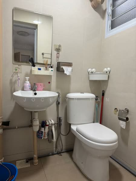 729 Clementi West Street 2, 729 Clementi West Street 2, 3 Bedrooms, 882 sqft, HDB Flat For Sale, by Jocelyn Tan, 500134208 - Bathroom - PropertyGuru.com.sg