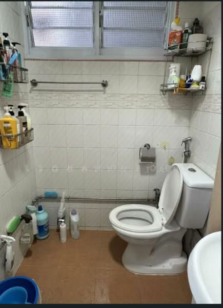 729 Clementi West Street 2, 729 Clementi West Street 2, 3 Bedrooms, 882 sqft, HDB Flat For Sale, by Jocelyn Tan, 500134208 - Bathroom - PropertyGuru.com.sg