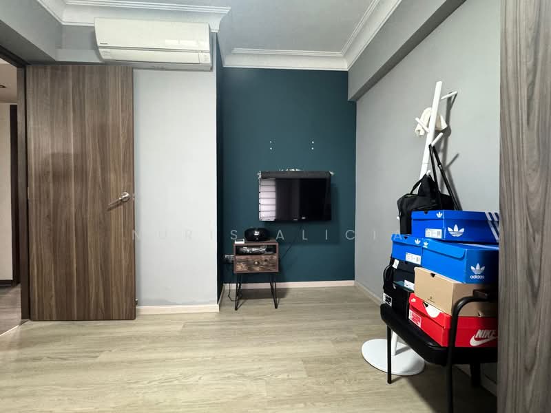 180 Yung Sheng Road, 180 Yung Sheng Road, 3 Bedrooms, 969 sqft, HDB Flat For Sale, by Nuris Alicia, 500134212 - Living Room - PropertyGuru.com.sg