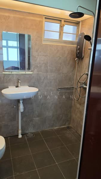 459 Yishun Avenue 11, 459 Yishun Avenue 11, 2 Bedrooms, 750 sqft, HDB Flat For Rent, by Bill Kumanan, 500134213 - Bathroom - PropertyGuru.com.sg