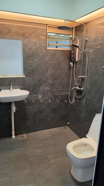 459 Yishun Avenue 11, 459 Yishun Avenue 11, 2 Bedrooms, 750 sqft, HDB Flat For Rent, by Bill Kumanan, 500134213 - Bathroom - PropertyGuru.com.sg
