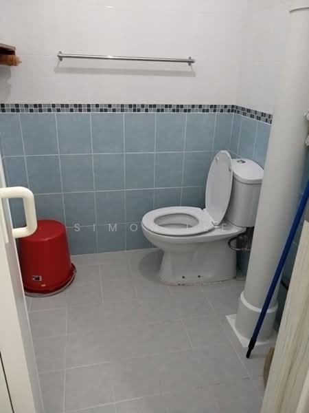 341 Clementi Avenue 5, 341 Clementi Avenue 5, 2 Bedrooms, 721 sqft, HDB Flat For Rent, by Simon Lee, 500134218 - Bathroom - PropertyGuru.com.sg