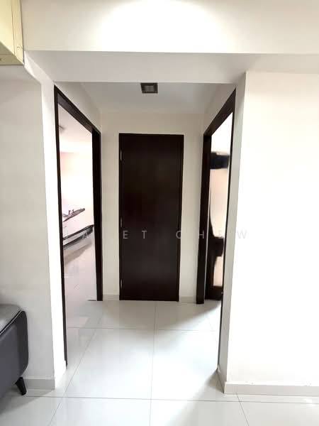 335 Clementi Avenue 2, 335 Clementi Avenue 2, 3 Bedrooms, 990 sqft, HDB Flat For Sale, by Janet Chew, 500134220 - Corridor - PropertyGuru.com.sg