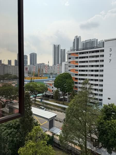 335 Clementi Avenue 2, 335 Clementi Avenue 2, 3 Bedrooms, 990 sqft, HDB Flat For Sale, by Janet Chew, 500134220 - Exterior - PropertyGuru.com.sg