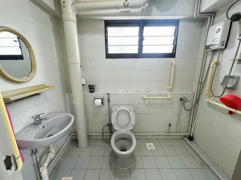 526 Jelapang Road, 526 Jelapang Road, 4 Bedrooms, 1,098 sqft, HDB Flat For Sale, by Mike Xiao, 500134221 - Bathroom - PropertyGuru.com.sg
