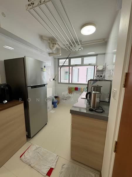 438B Bukit Batok West Avenue 8, 438B Bukit Batok West Avenue 8, 1 Bedroom, 409 sqft, HDB Flat For Sale, by Zheng Ronghua 郑荣华, 500134230 - Kitchen - PropertyGuru.com.sg