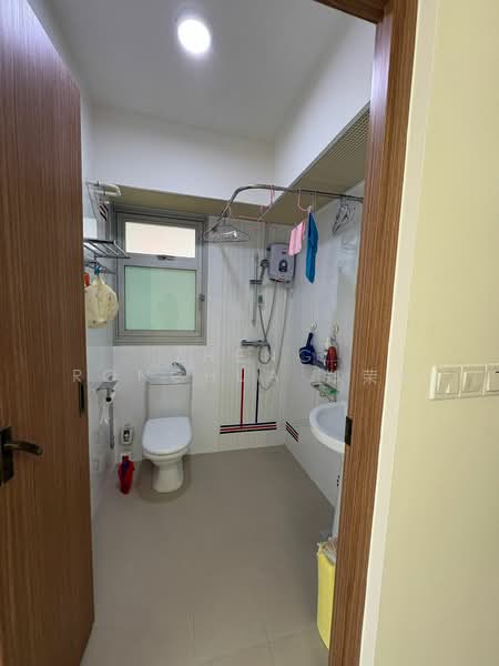 438B Bukit Batok West Avenue 8, 438B Bukit Batok West Avenue 8, 1 Bedroom, 409 sqft, HDB Flat For Sale, by Zheng Ronghua 郑荣华, 500134230 - Bathroom - PropertyGuru.com.sg