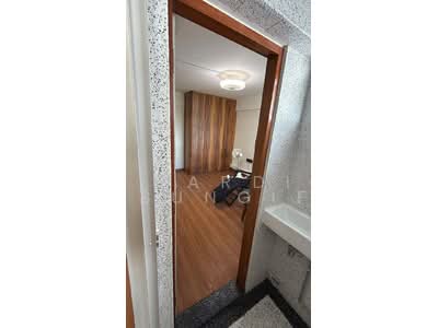 For Rent - 6 Holland Close