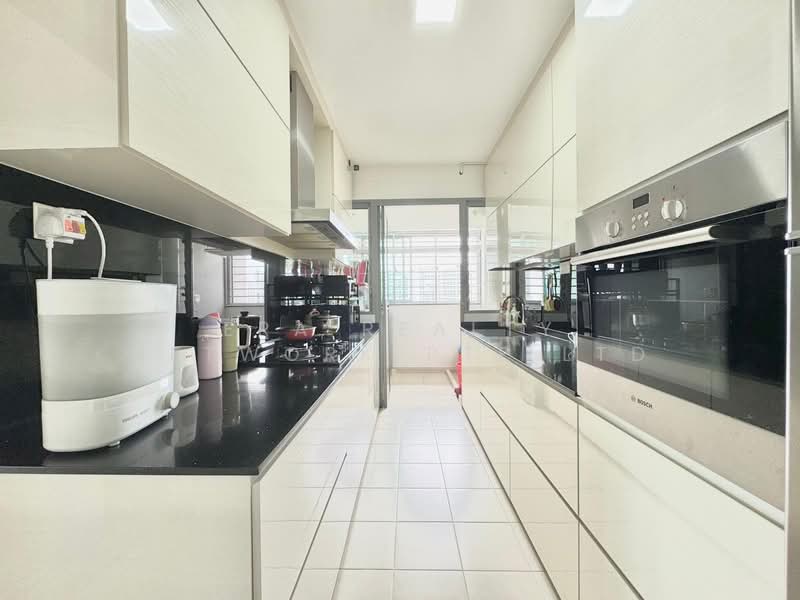 477B Upper Serangoon View, 477B Upper Serangoon View, 3 Bedrooms, 1,206 sqft, HDB Flat For Sale, by Phoebe, 500134248 - Kitchen - PropertyGuru.com.sg