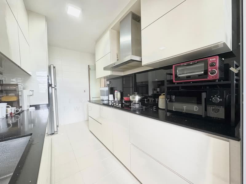 477B Upper Serangoon View, 477B Upper Serangoon View, 3 Bedrooms, 1,206 sqft, HDB Flat For Sale, by Phoebe, 500134248 - Kitchen - PropertyGuru.com.sg