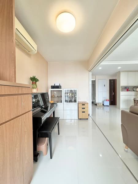 477B Upper Serangoon View, 477B Upper Serangoon View, 3 Bedrooms, 1,206 sqft, HDB Flat For Sale, by Phoebe, 500134248 - Living Room - PropertyGuru.com.sg