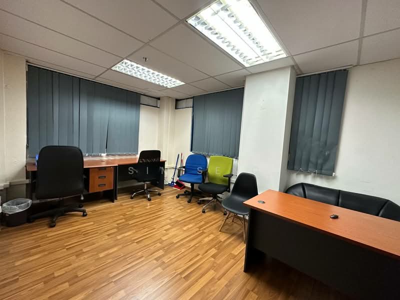 Heng Loong Building, 61 Bukit Batok Crescent, 1,206 sqft, Light Industrial (B1) For Sale, by Sim Seng, 500134259 - Study - CommercialGuru.com.sg