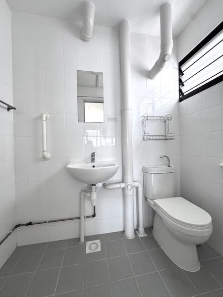 2 Delta Avenue, 2 Delta Avenue, 3 Bedrooms, 1,313 sqft, HDB Flat For Sale, by Tessa Chan, 500134273 - Bathroom - PropertyGuru.com.sg