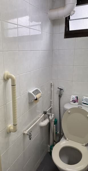 83 Lorong 2 Toa Payoh, 83 Lorong 2 Toa Payoh, Room Rental, 150 sqft, HDB Flat For Rent, by Lawrence Goh, 500134283 - Common Toilet Layout Part 2 Of 2.  - PropertyGuru.com.sg