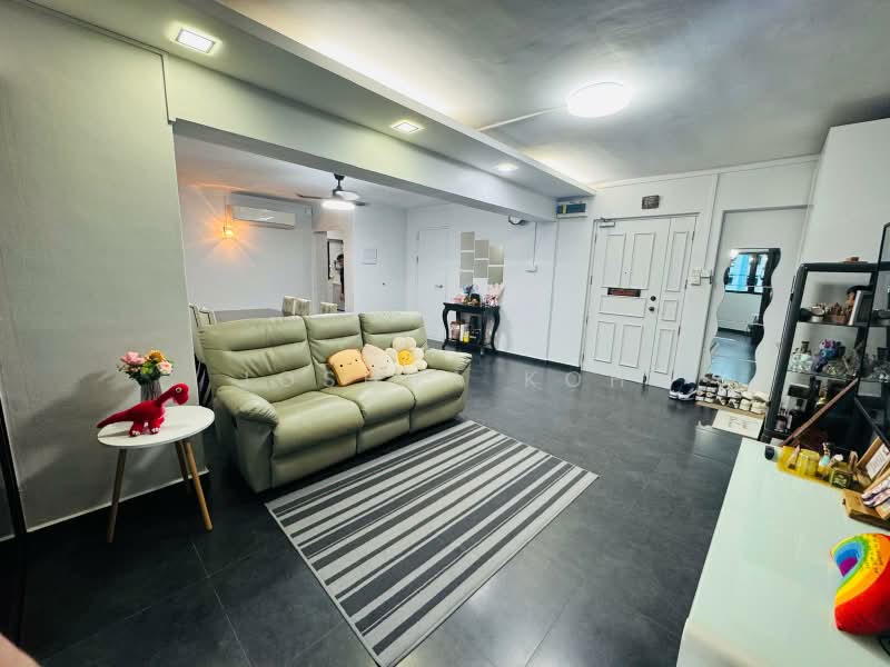 669C Jurong West Street 64, 669C Jurong West Street 64, 4 Bedrooms, 1,399 sqft, HDB Flat For Sale, by Joshua Koh, 500134284 - Living Room - PropertyGuru.com.sg