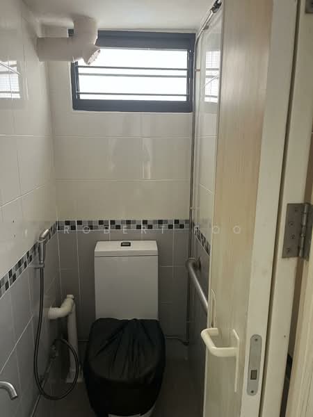 3 Saint George's Road, 3 Saint George's Road, 2 Bedrooms, 635 sqft, HDB Flat For Sale, by Robert Foo, 500134288 - Bathroom - PropertyGuru.com.sg