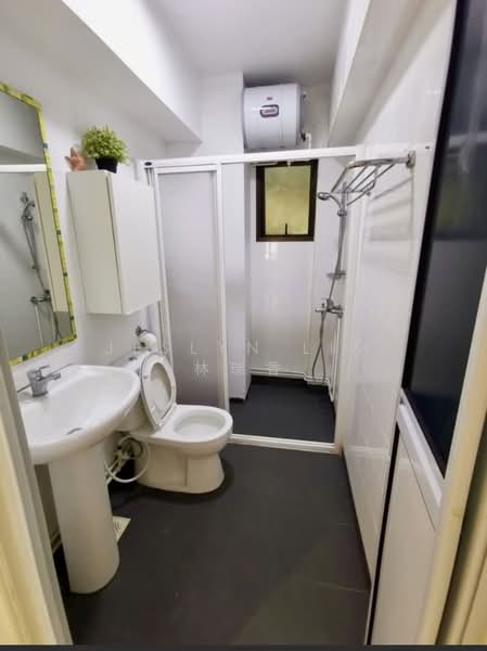290 Bishan Street 24, 290 Bishan Street 24, 3 Bedrooms, 1,109 sqft, HDB Flat For Rent, by Jeslyn Lim 林瑞香, 500134291 - Bathroom - PropertyGuru.com.sg