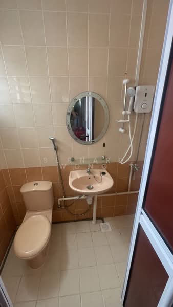 302 Ubi Avenue 1, 302 Ubi Avenue 1, 2 Bedrooms, 689 sqft, HDB Flat For Sale, by Bernard Wong, 500134298 - Bathroom - PropertyGuru.com.sg
