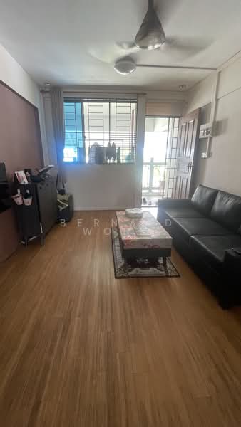 302 Ubi Avenue 1, 302 Ubi Avenue 1, 2 Bedrooms, 689 sqft, HDB Flat For Sale, by Bernard Wong, 500134298 - Living Room - PropertyGuru.com.sg