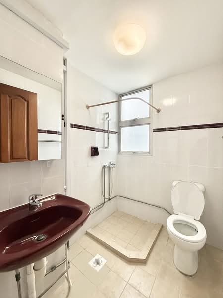 Ava Towers, 10 Ava Road, 4 Bedrooms, 1,281 sqft, Apartment For Rent, by Evelyn Tan, 500134310 - Bathroom - PropertyGuru.com.sg