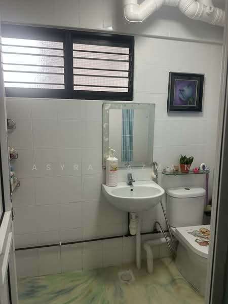 331 Bukit Batok Street 33, 331 Bukit Batok Street 33, 3 Bedrooms, 1,313 sqft, HDB Flat For Sale, by Asyraf Azman, 500134315 - Bathroom - PropertyGuru.com.sg