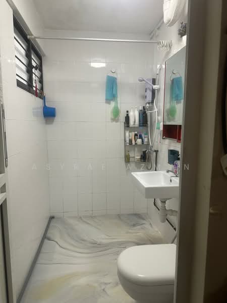 331 Bukit Batok Street 33, 331 Bukit Batok Street 33, 3 Bedrooms, 1,313 sqft, HDB Flat For Sale, by Asyraf Azman, 500134315 - Bathroom - PropertyGuru.com.sg