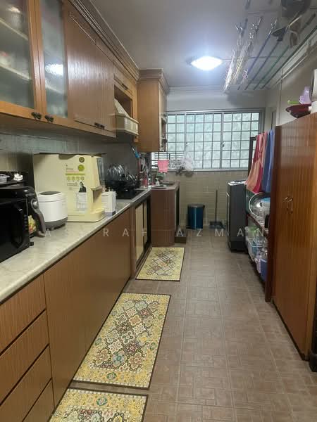 331 Bukit Batok Street 33, 331 Bukit Batok Street 33, 3 Bedrooms, 1,313 sqft, HDB Flat For Sale, by Asyraf Azman, 500134315 - Kitchen - PropertyGuru.com.sg
