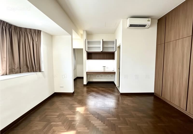 ππ‘ Beautifully renovated Thomson Hill terrace within 1km St Nicholas, Thomson Hills, 5 Bedrooms, 2,980 sqft, Terraced House For Sale, by Linda Foo 符ιͺζ’
, 500134322 - Master bedroom with office area - PropertyGuru.com.sg