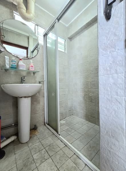 64 Marine Drive, 64 Marine Drive, 2 Bedrooms, 732 sqft, HDB Flat For Rent, by Larry Sng, 500134323 - Bathroom - PropertyGuru.com.sg