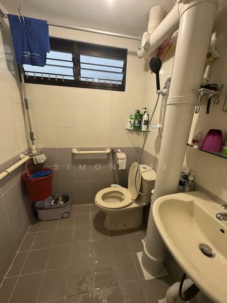 220 Ang Mo Kio Avenue 1, 220 Ang Mo Kio Avenue 1, Room Rental, 120 sqft, HDB Flat For Rent, by Simon Kee, 500134330 - Bathroom - PropertyGuru.com.sg