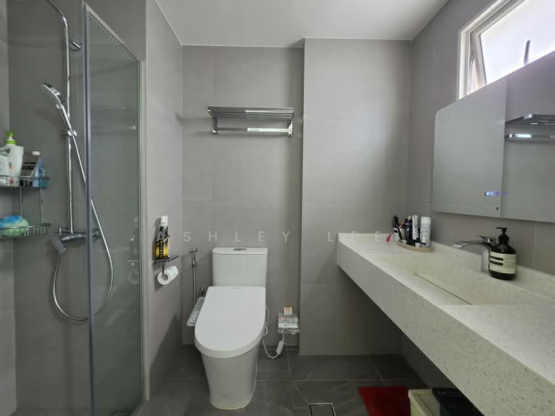 Watercolours, 21 Pasir Ris Link, 3 Bedrooms, 936 sqft, Executive Condominium For Sale, by Ashley Lee, 500134342 - Master Bath - PropertyGuru.com.sg