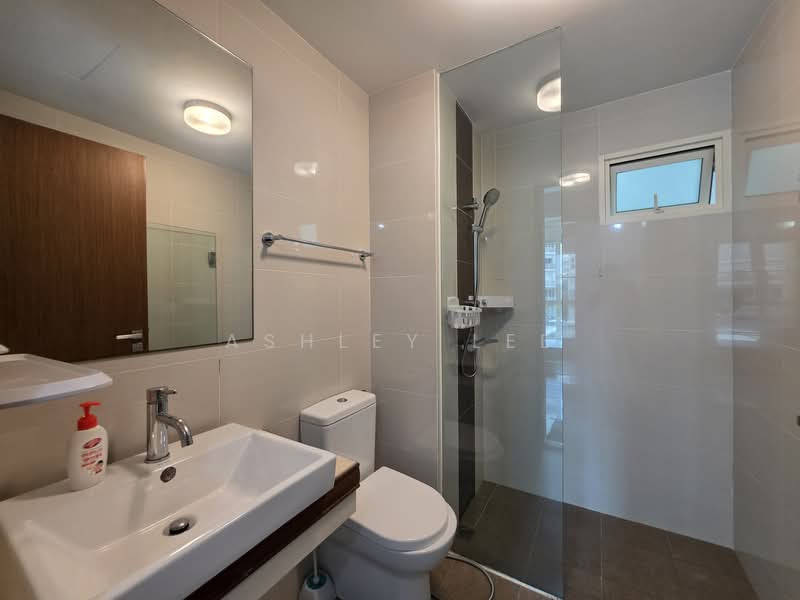 Watercolours, 21 Pasir Ris Link, 3 Bedrooms, 936 sqft, Executive Condominium For Sale, by Ashley Lee, 500134342 - Bath 1 - PropertyGuru.com.sg