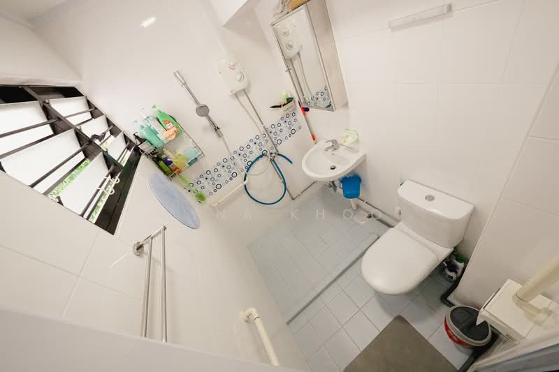323 Serangoon Avenue 3, 323 Serangoon Avenue 3, 3 Bedrooms, 958 sqft, HDB Flat For Sale, by Wyna Khoo, 500134354 - Bathroom - PropertyGuru.com.sg
